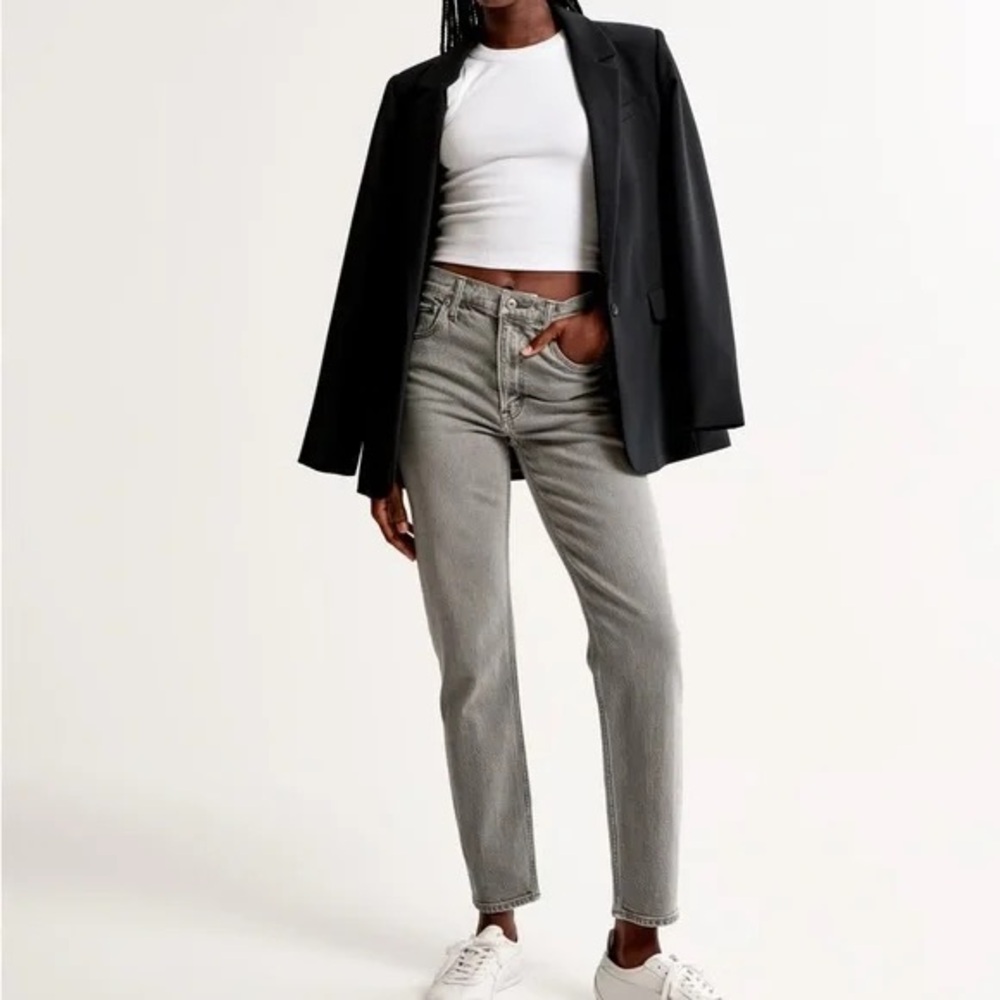 Abercrombie & Fitch Women's 25 Light Grey High Rise Mom Jeans